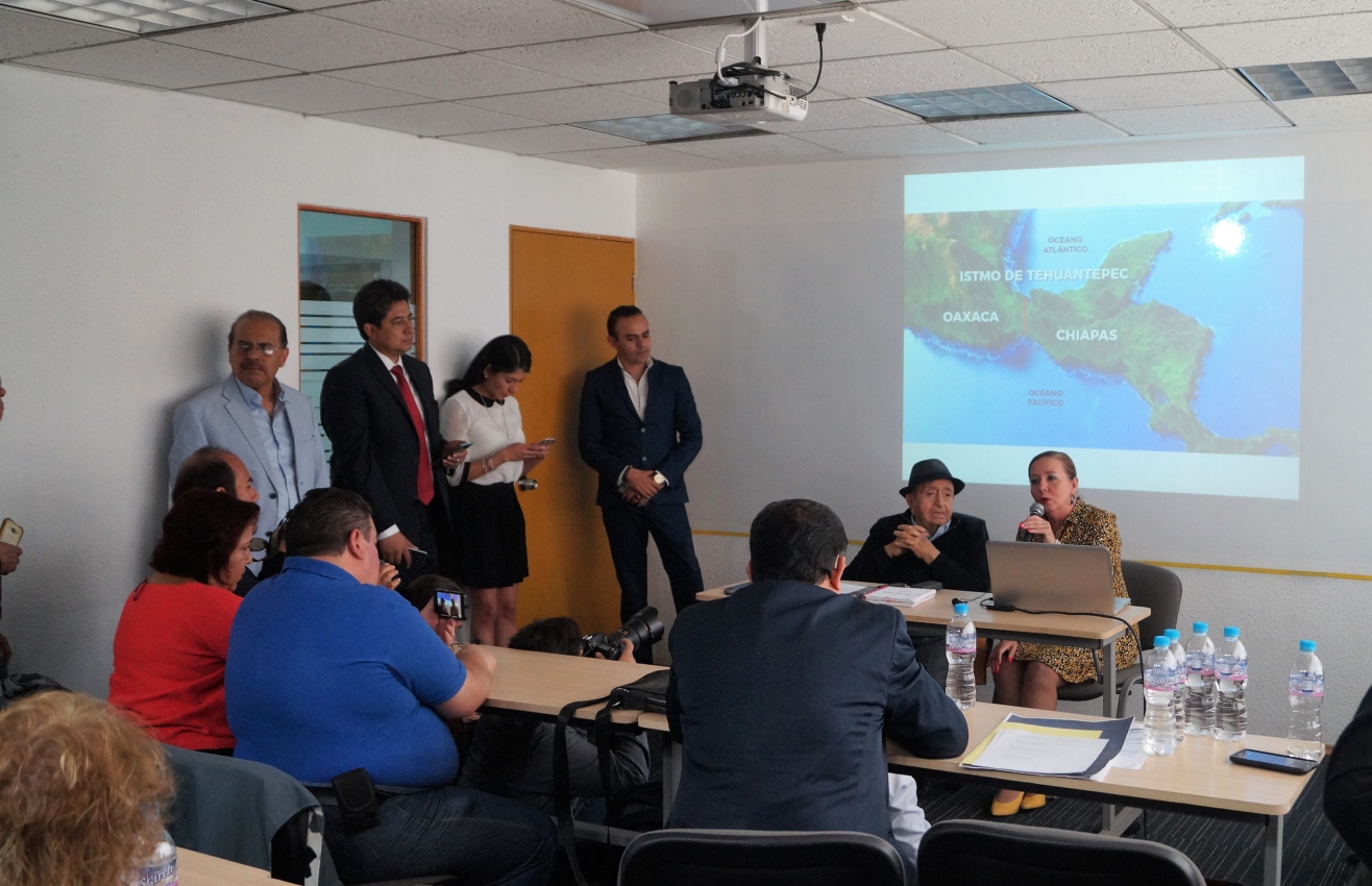 Presentan proyecto del Tren Transistmico