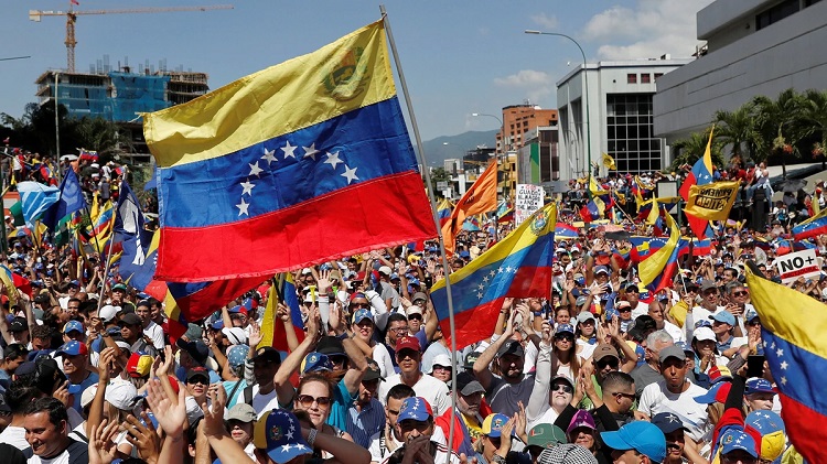 Simpatizantes de Maduro y Guaidó vuelven a las calles; siguen fallas eléctricas