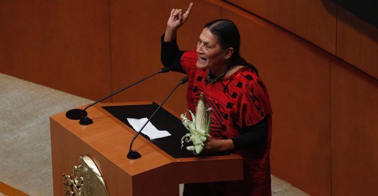 Senadora de Morena arremete contra los tacos de carnitas