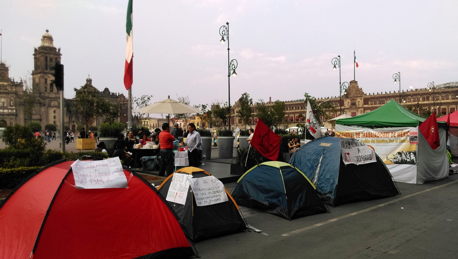 Maestros de la CNTE levantan plantón de San Lázaro pero amenazan con volver