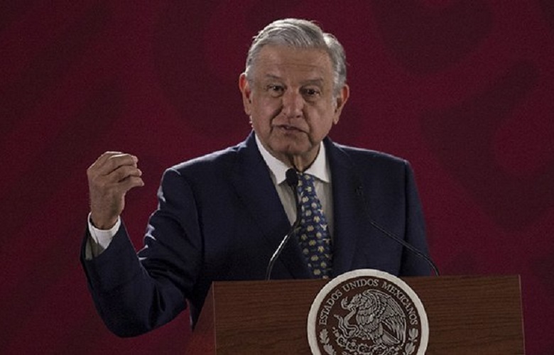 AMLO dice que respetará decisión de Banxico por tasa de interés