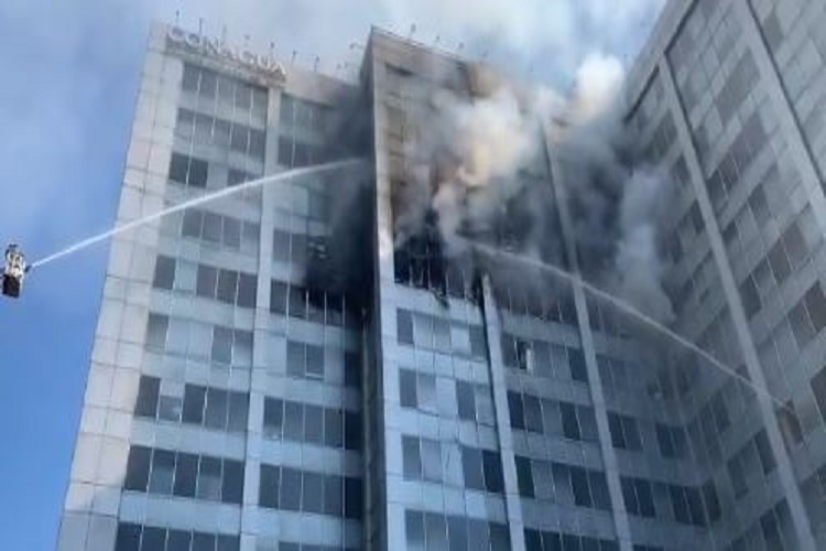 Incendio en edificio de Conagua está 100% controlado; no se reportan heridos