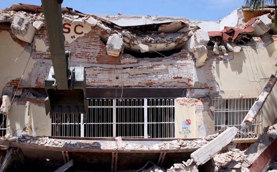 ‘Desaparece’ empresa encargada de reparar escuelas en Oaxaca