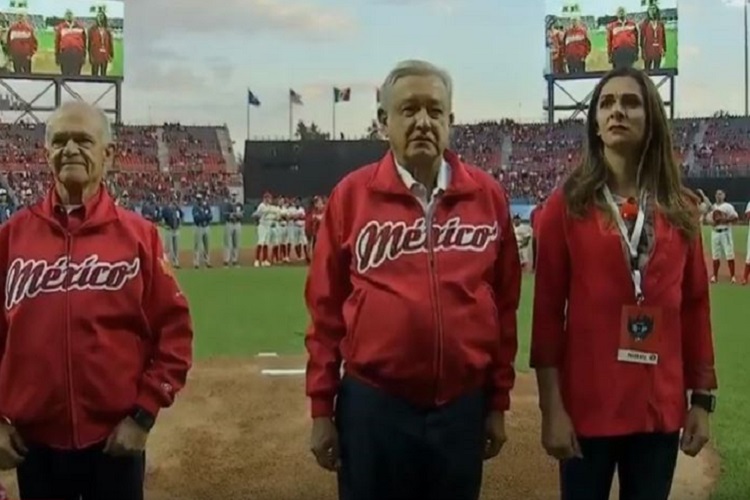 Inaugura AMLO la nueva casa de los Diablos Rojos