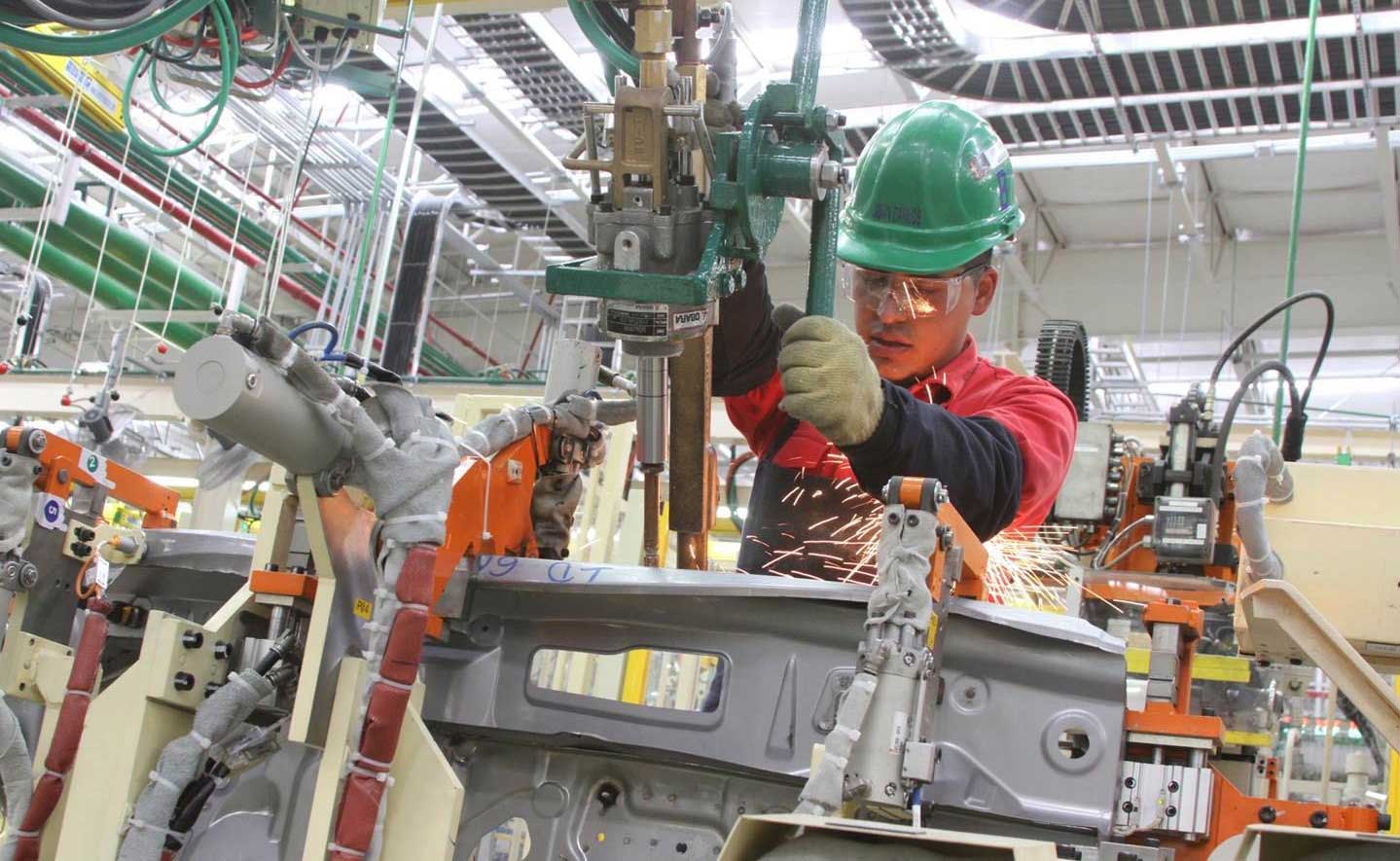 La actividad industrial de México registra caída de 2.1% en junio y liga ocho meses a la baja