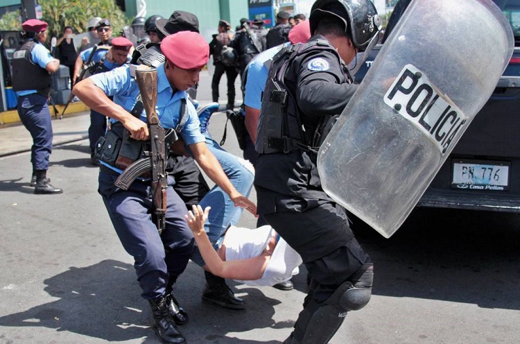 Gobierno de Nicaragua reprime manifestación pacífica; hay más de 100 detenidos (+vídeo)