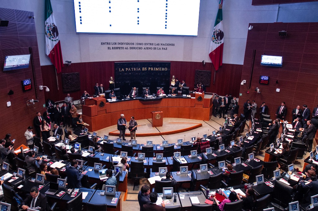 En comisiones, Senado avala eliminar fuero a Presidente