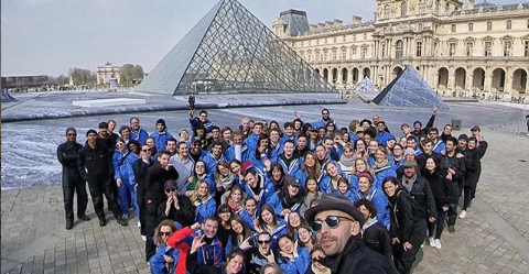 Alfonso Cuarón celebra los 30 años del museo de Louvre