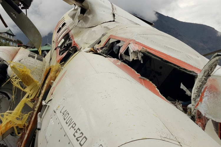 Colisión de avión contra helicóptero deja tres muertos en Nepal