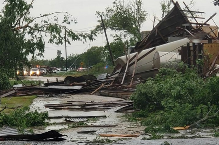 Tras paso de tornado en Texas, hay docenas de heridos y daños estructurales (+FOTOS)