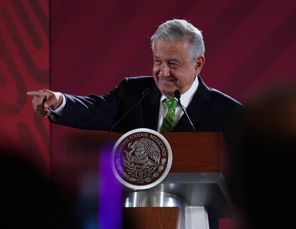 AMLO busca detener Reforma Educativa de EPN sin usar al Congreso