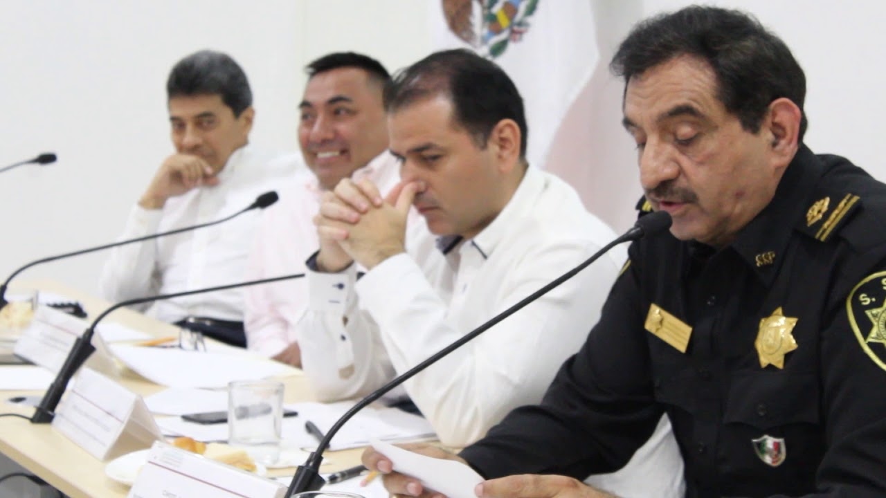 Luis Felipe Saidén Ojeda, sale de la Secretaría de Seguridad de Yuicatán por la puerta trasera