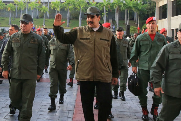 Maduro acusa a EU de conspirar para debilitar a fuerzas armadas