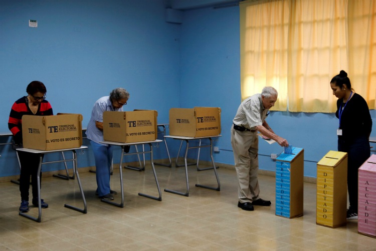 En Panamá se realizan votaciones para elegir presidente, diputados y alcaldes