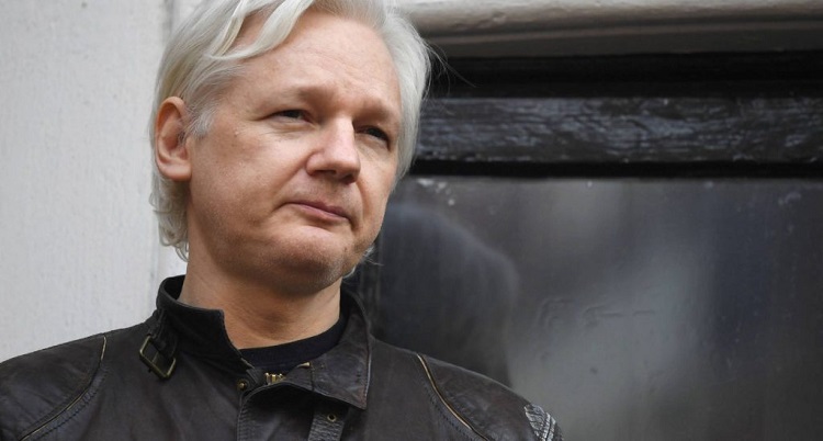 Autoridades ecuatorianas ratifican prisión preventiva a informático sueco vinculado a Assange
