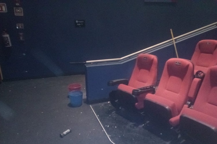 Estalla artefacto en Cinemex Aragón; trabajador de 50 años se reporta herido