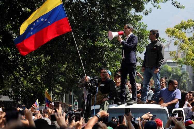 Guaidó dice que la Asamblea Nacional podría aprobar intervención militar de EU en Venezuela