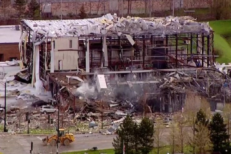 Estalla planta química en Illinois; al menos 1 muerto, 4 heridos y 2 desaparecidos