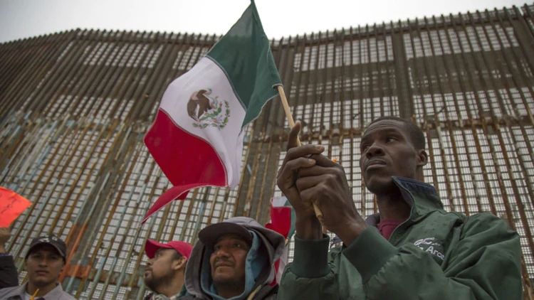 EN REDONDO: Africanos en México; ébola, la amenaza latente