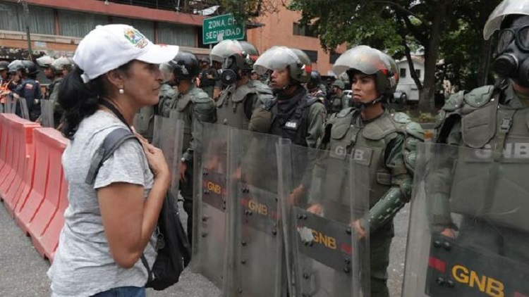 Fuerzas Armadas de Venezuela se mantienen leales a Maduro