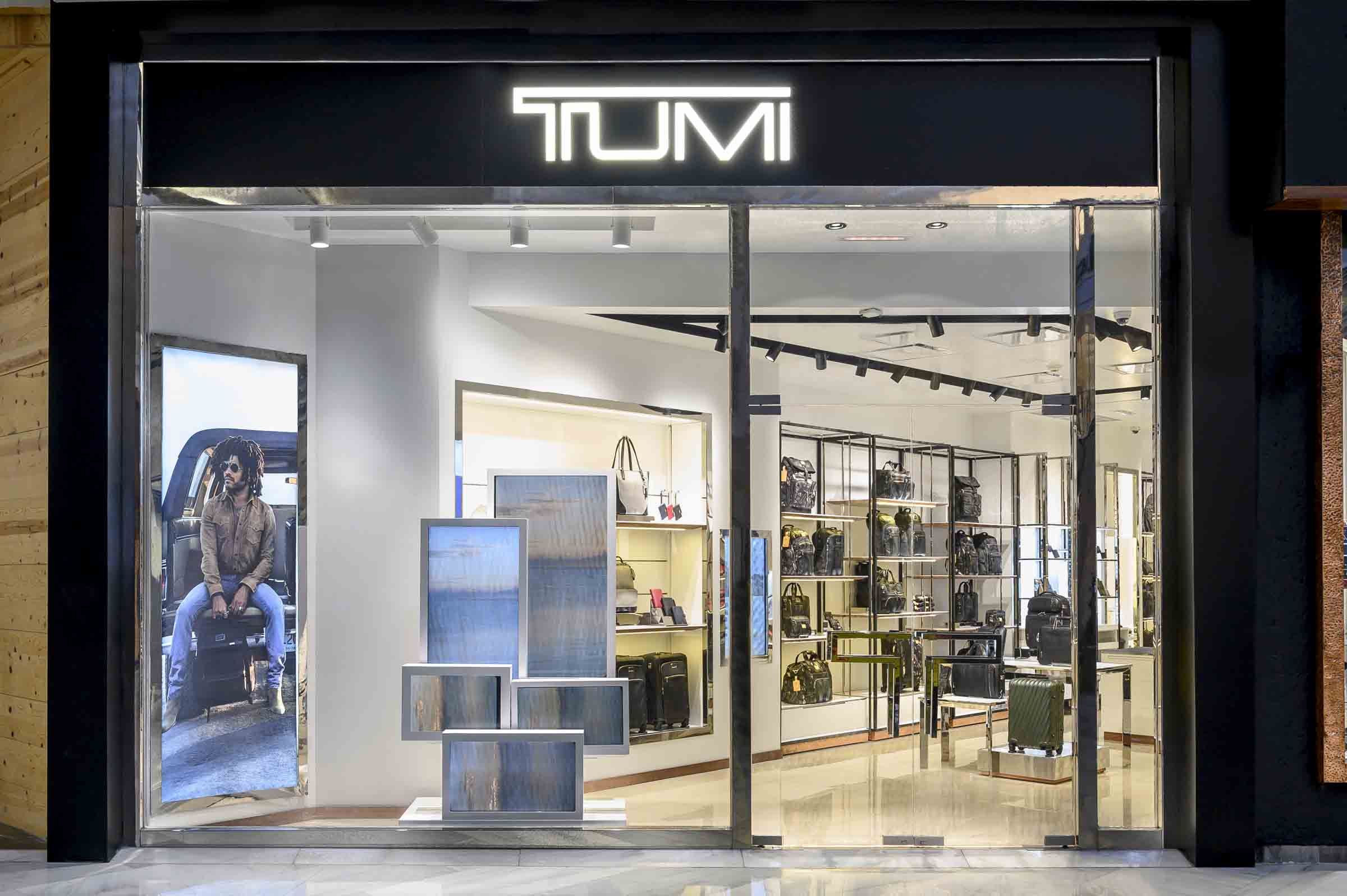 La exclusiva marca de equipaje TUMI llega a Perisur