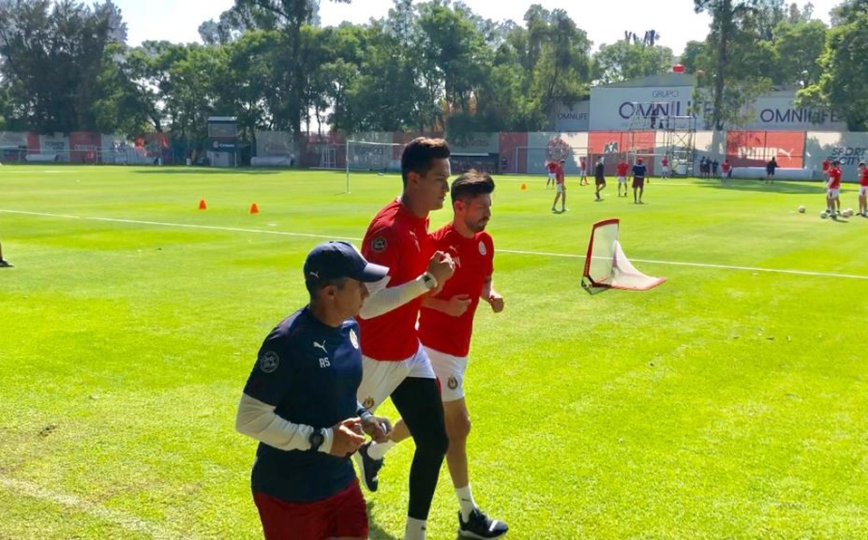 Oribe Peralta realiza su primer entrenamiento con Chivas