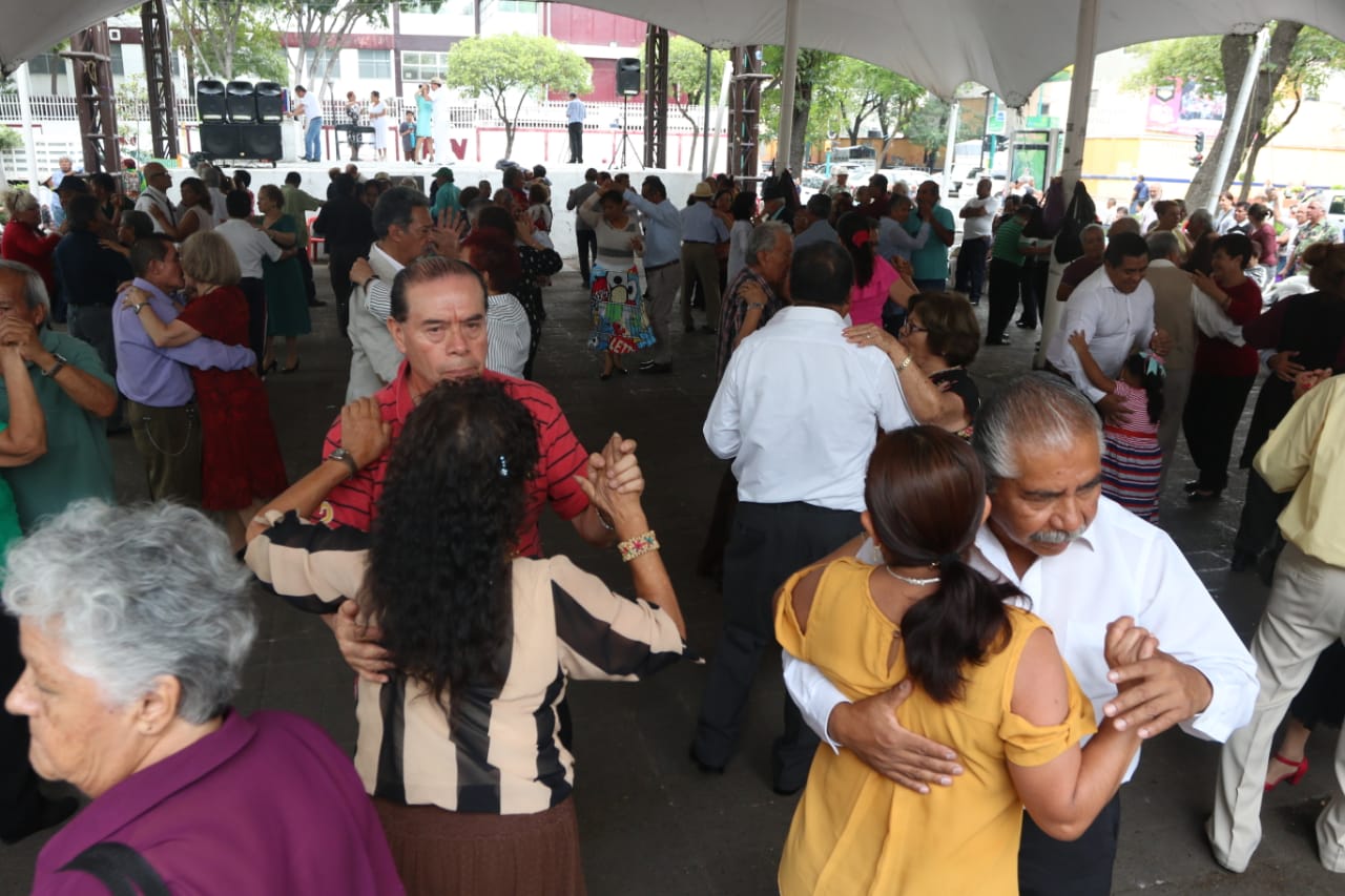 Invita Cuauhtémoc a bailar con pachucos y rumberas en la Plaza del Danzón