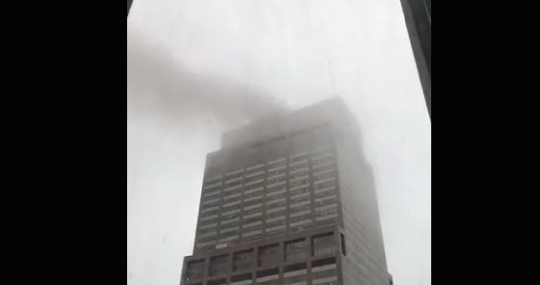helicóperto se estrella en edificio de NY