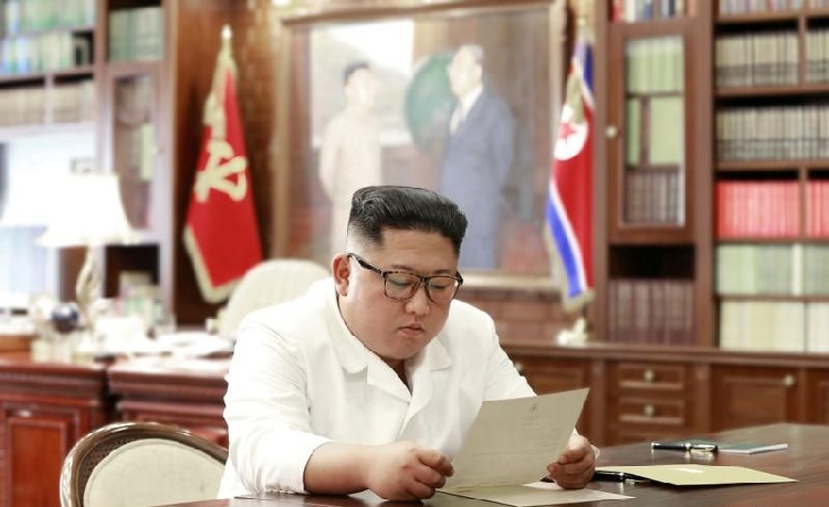 Kim Jong recibe carta de Trump; analizará contenido