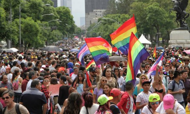 Vialidades y estaciones cerradas por marcha LGBT y AMLOFest