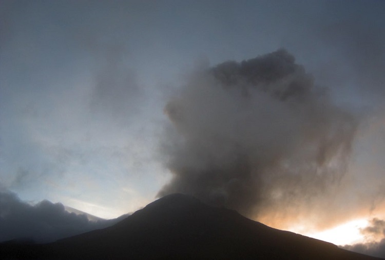 Popocatépetl aumenta su actividad con 106 exhalaciones