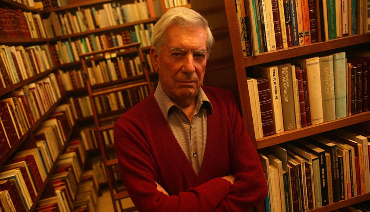 Hospitalizan a Mario Vargas Llosa en Madrid por COVID