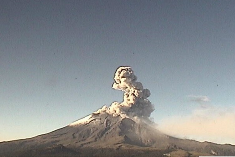Se registra exhalación con columna de 1.5 km del Popocatépetl