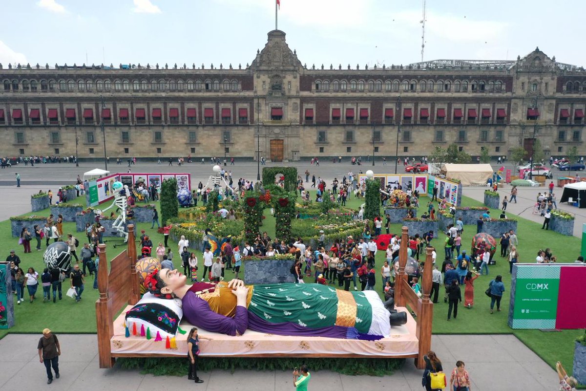 Frida Kahlo llega al zócalo capitalino