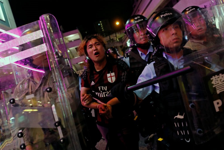 Nueva marcha en Hong Kong termina en enfrentamientos