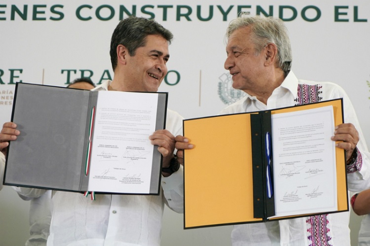 Presidente de Honduras convoca a construir “muros de prosperidad”