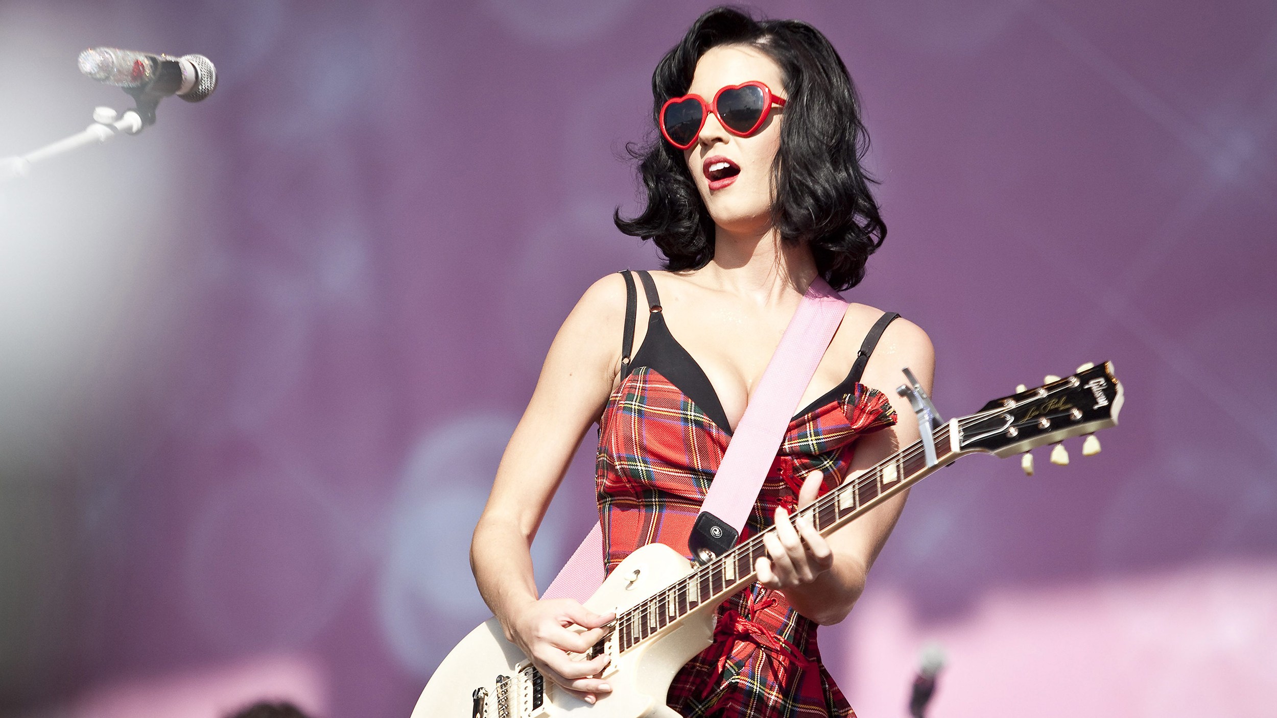 Katy Perry es condenada por plagiar en “Dark Horse”
