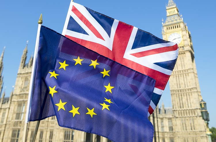 Parlamento británico analiza bloquear Brexit sin acuerdo