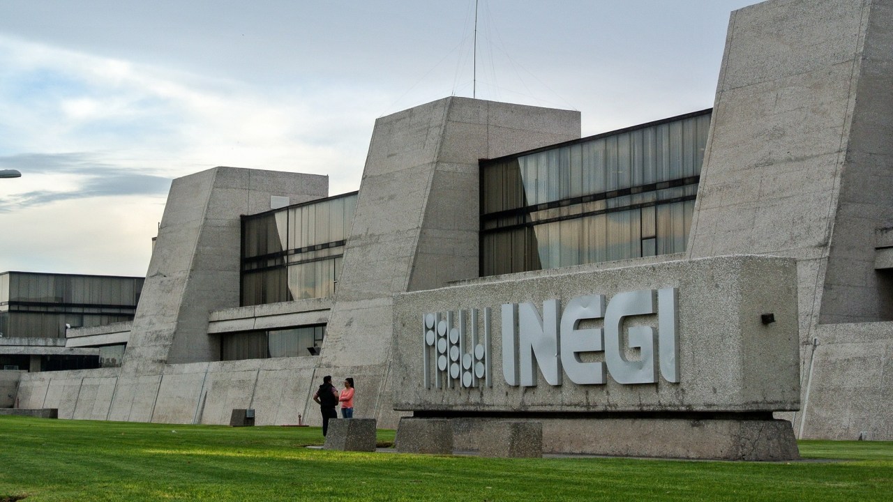 Economía cayó 8.2% en 2020, van 2 años de caídas continuas: Inegi