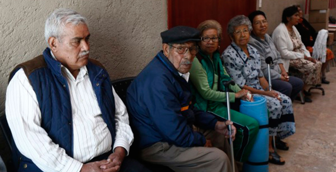 Pensionados y jubilados del IMSS piden realizar reformas para que se les devuelva subcuentas de vivienda y Afores