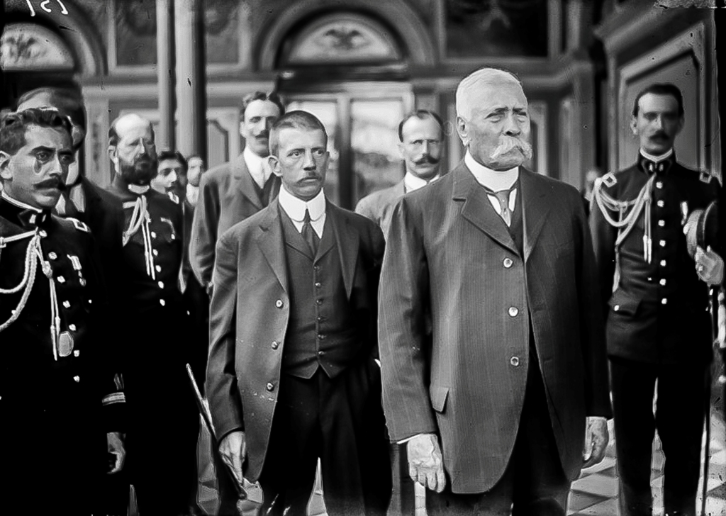 R Á F A G A: 66 Presidentes de México y 2 Imperios en 196 Años