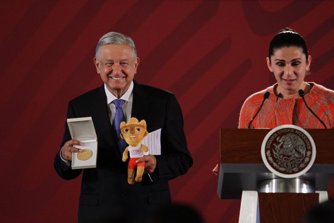 Anuncia López Obrador 220 mdp para becar a deportistas de Panamericanos