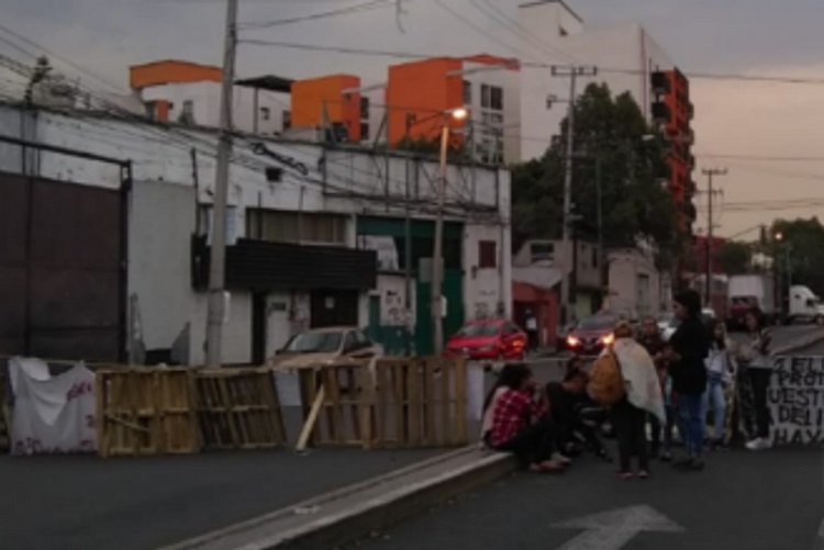 Manifestantes cierran Antigua Calzada de Guadalupe en la GAM