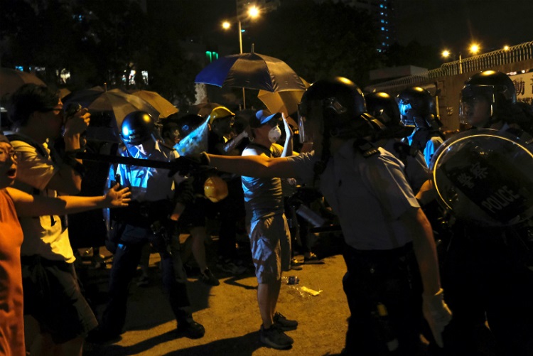 En noveno fin de semana consecutivo de protestas en Hong Kong, llaman a huelga general para el lunes