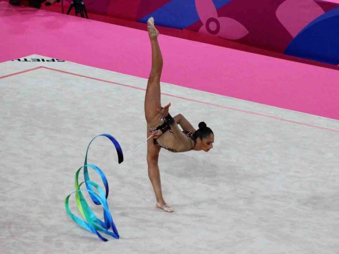 Karla Díaz da bronce a México en gimnasia rítmica con listón