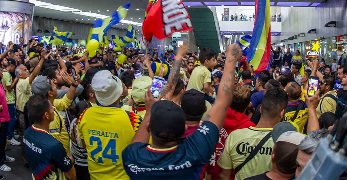 Como héroe, así recibieron los americanistas a Memo Ochoa