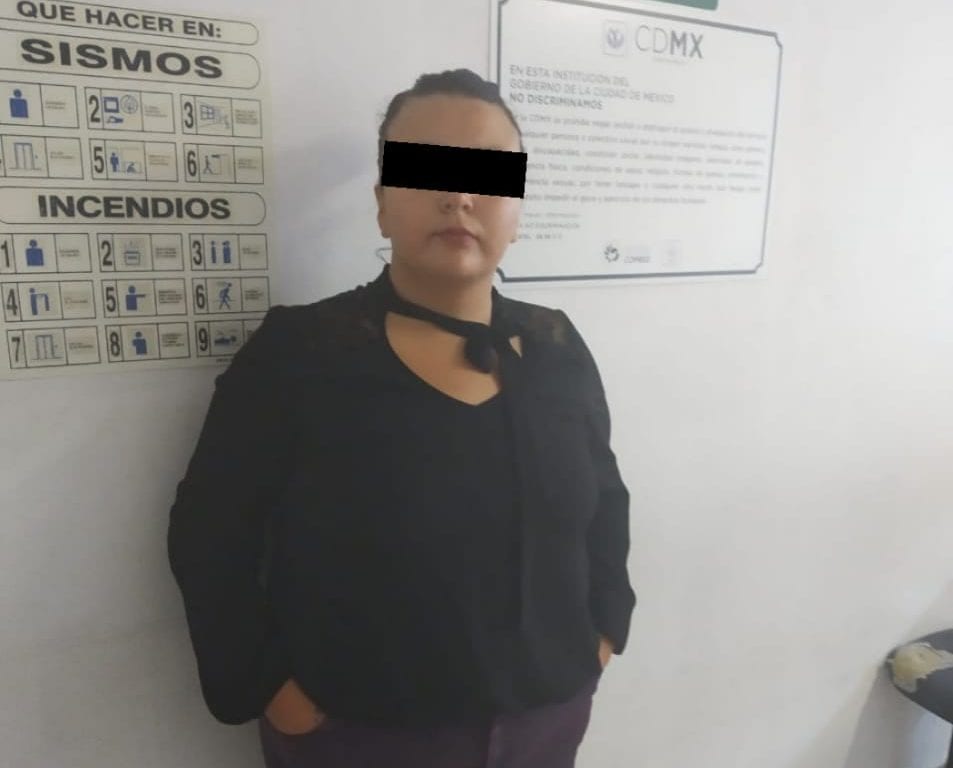 Mujer es vinculada a proceso por golpear a su hija en escuela de la CDMX
