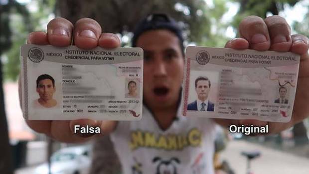 Peña Nieto vive en Iztapalapa: Youtuber compra una INE falsa con el nombre y foto del expresidente