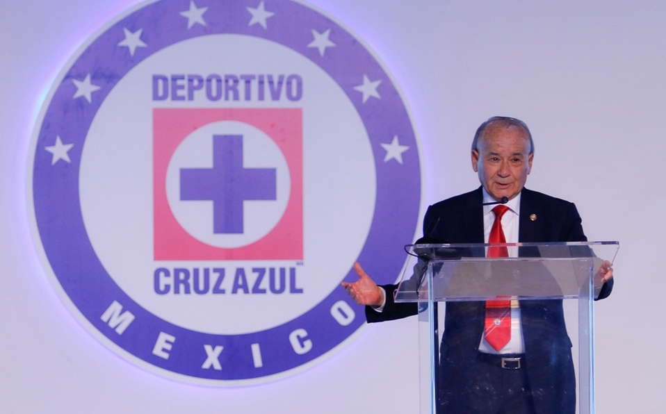 Cruz Azul destituye a Guillermo Álvarez por mandato de juez