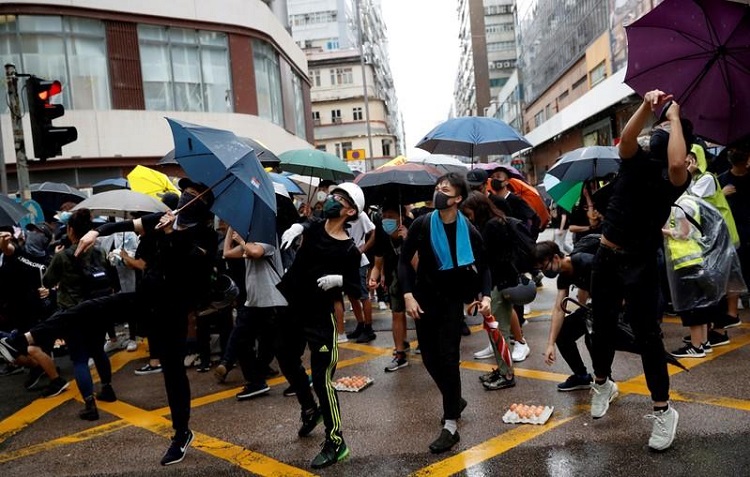 Mantienen protestas contra el gobierno en Hong Kong